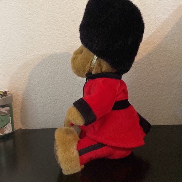 Harrods 10” Vintage Royal Guardsman Plush Bear with original tag in red uniform. - Picture 10 of 12